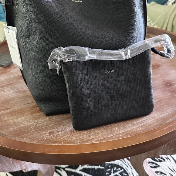 BERACAMY Paris Gratitude Clasp Bucket Bag -Midnight - BNWT + Box - Picture 5 of 16